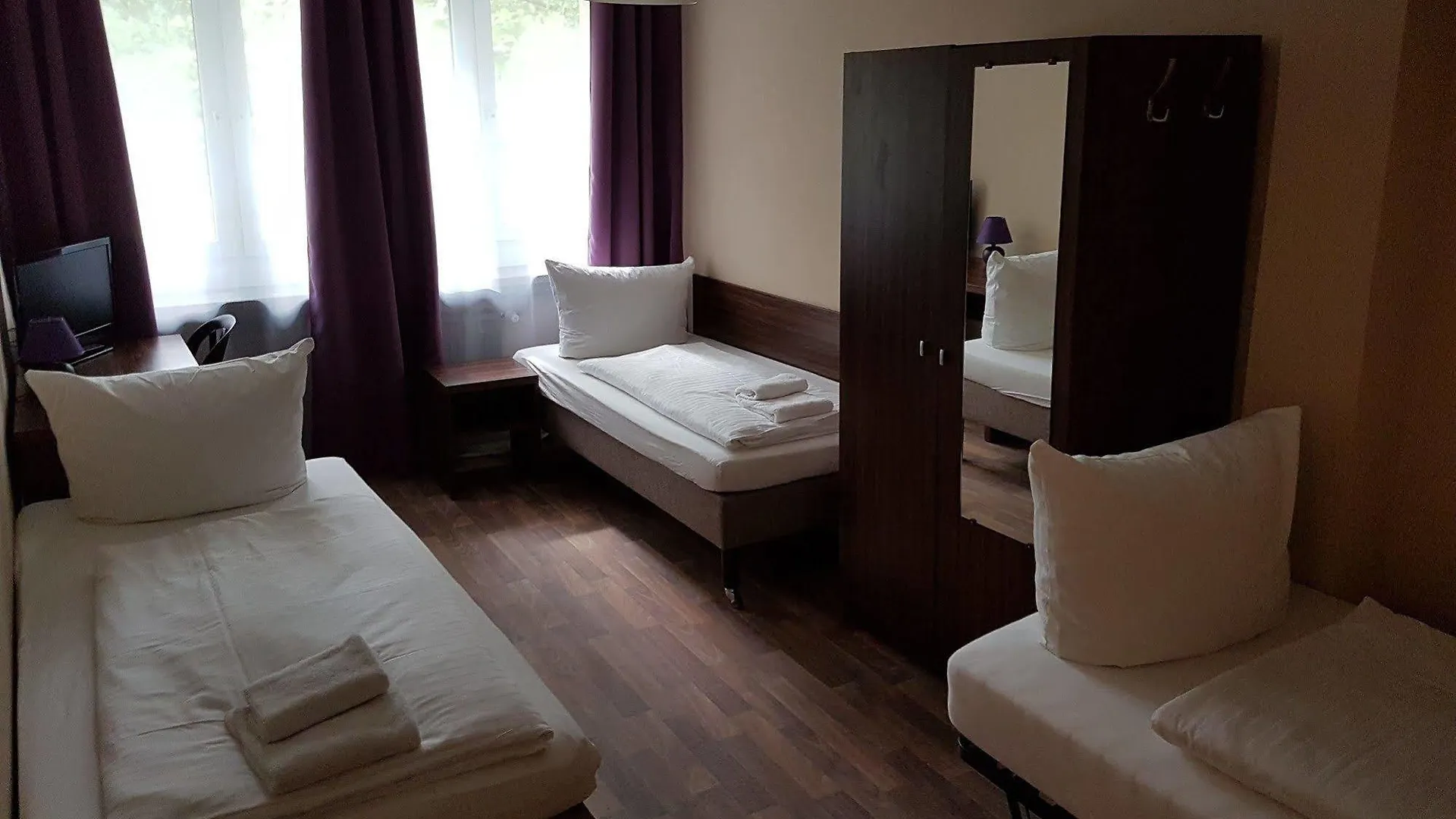 Hotel Pension Eberty Βερολίνο 2*,