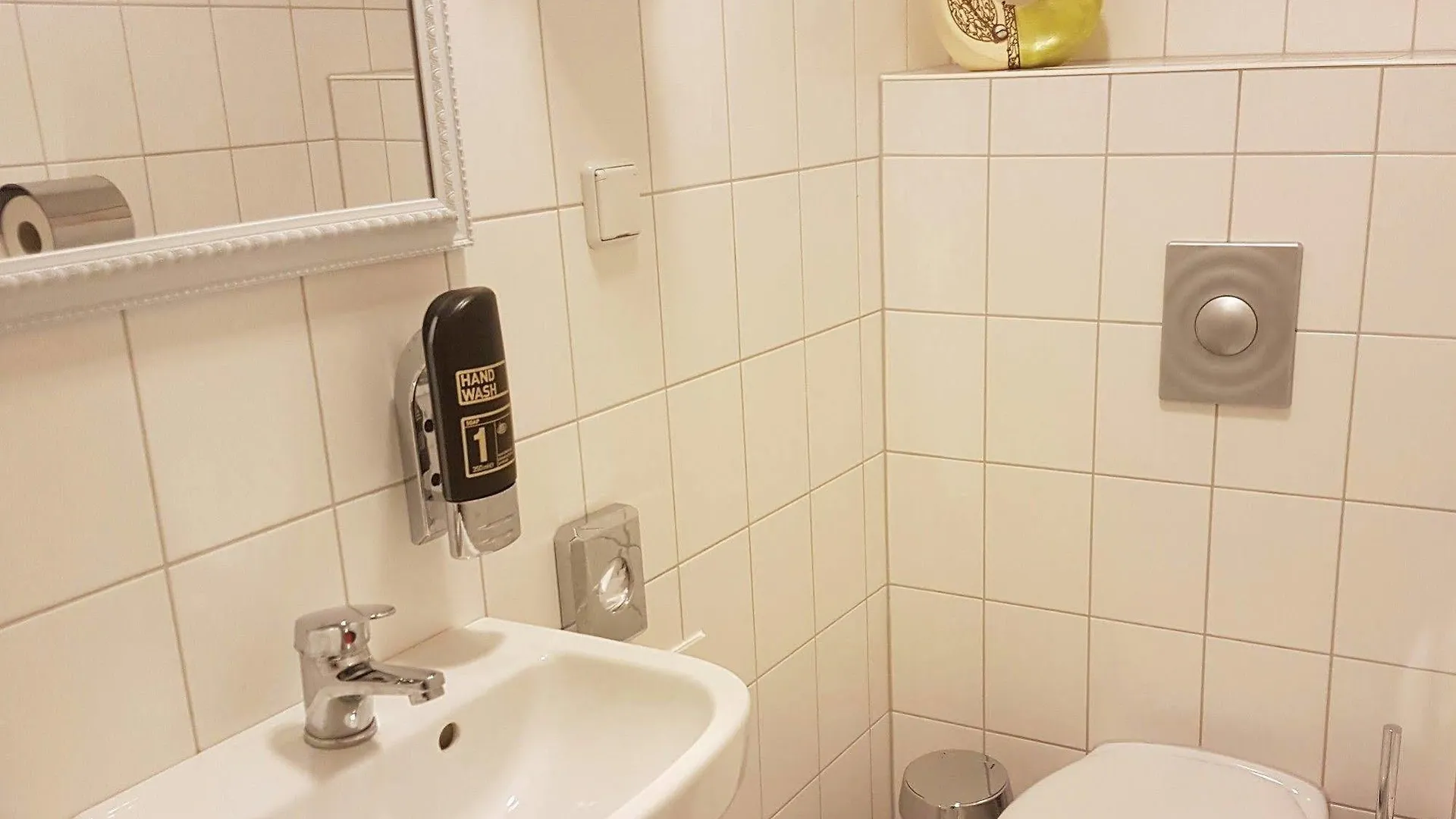 Hotel Pension Eberty Berlin