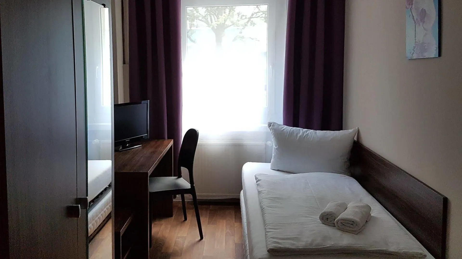 Hotel Pension Eberty Βερολίνο 2*,